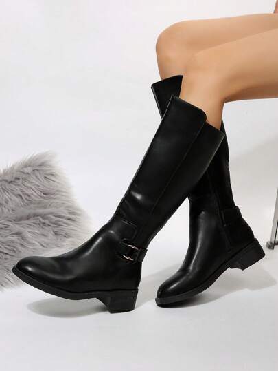 مثالي مع التنورة السوداء ، مع تصميم أنيق بوت الراكب الشتوية لعام 2024 بتصميم عصري مع حزام مشبك ، قطع منتصف الساق بتصميم رشيق وضيق بطول الركبة ، باللون البني للنساء