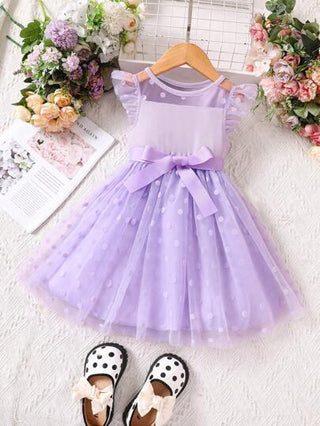 فستان أطفال Glamorique Kids فتاة صغيرة ترتدي فستان مزين بنقاط على شكل شبكة مع تفاصيل الريش