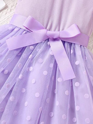 فستان أطفال Glamorique Kids فتاة صغيرة ترتدي فستان مزين بنقاط على شكل شبكة مع تفاصيل الريش