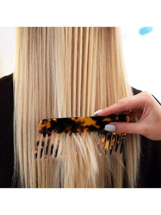 1 مشط شعر مصنوع من الراتنج الأسيتيلي بلون السلحفاة الفاتح، عريض الأسنان، معالج للتشابك، بطبعة جلد النمر، محمول