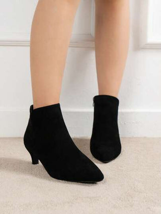 بوت الكاحل السوداء البسيطة للنساء مع سوستة جانبية ، تتناسب مع الفساتين بشكل أنيق ، ذات كعب رفيع مناسبة للخريف والشتاء ، مثالية للارتداء مع الفستان
