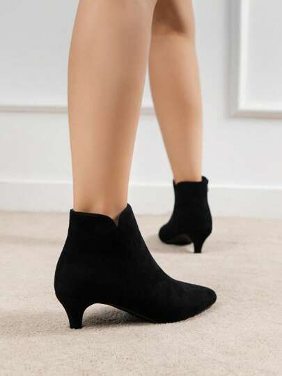 بوت الكاحل السوداء البسيطة للنساء مع سوستة جانبية ، تتناسب مع الفساتين بشكل أنيق ، ذات كعب رفيع مناسبة للخريف والشتاء ، مثالية للارتداء مع الفستان