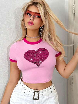 Sweetina T-shirt قصير وردي اللون مع تريم متضاد وطباعة قلوب