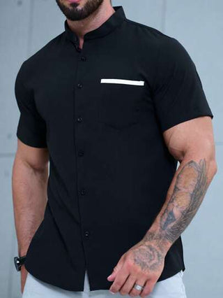 Manfinity Homme قميص للرجال ذو أكمام قصيرة وأزرار، بياقة بتفصيل مُغاير وجيب مُجَ patch، للخروجات الرجالية، للزوج
