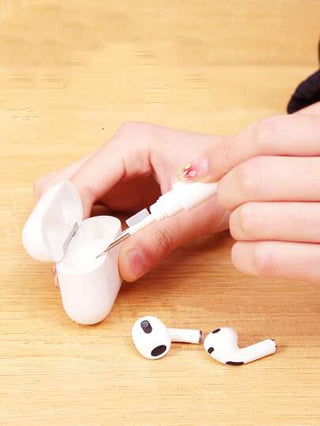 طقم تنظيف سماعات الأذن اللاسلكية 3 في 1 - متوافق مع Airpods و Airpods Pro (أبيض)، للمطبخ والحمام والمنزل، مستلزمات منزلية