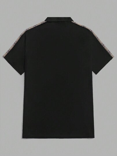 Manfinity ModaGents قميص بولو بطباعة أحرف مربع النقش متباين بشريط جانبي للرجال