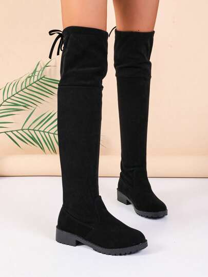 بوت نسائية طويلة من الجلد الخالي جميلة وبسيطة وعصرية
