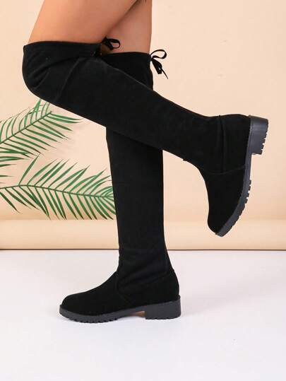 بوت نسائية طويلة من الجلد الخالي جميلة وبسيطة وعصرية