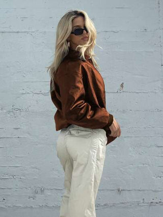 Essnce جاكيت بومبر سستة موحدة اللون جلد صناعي