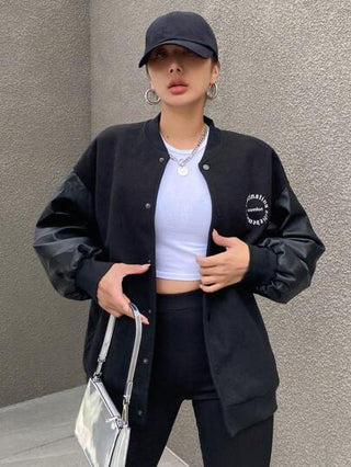 DAZY جاكيت قبضة المعطف بطبعة شعار، جاكيت نسائية كاجوال أفخر لليل المعتدل مع ياقة البيسبول، أسود فضفاض بجيوب وأزرار، لارتداء اليومي الكاجوال