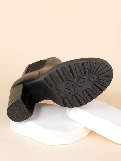 بوت برقبة مطاطية سميكة الكعب ومنصة مقاومة للماء ذات رؤوس مدورة للنساء للخريف والشتاء ، تناسب اللبس مع البناطيل والكنزات ، باللون الأسود