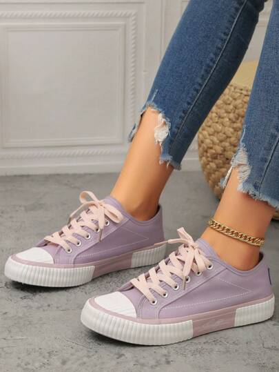 زوج من أحذية المنصة ذات الألوان المتباينة بطراز عتيق للنساء، موديل ربيع وصيف وخريف مبكر 2025، أسلوب رباط، أحذية مريحة وكاجوال وعملية وأنيقة، مناسبة للأنشطة الخارجية ومتناسقة مع أي زي