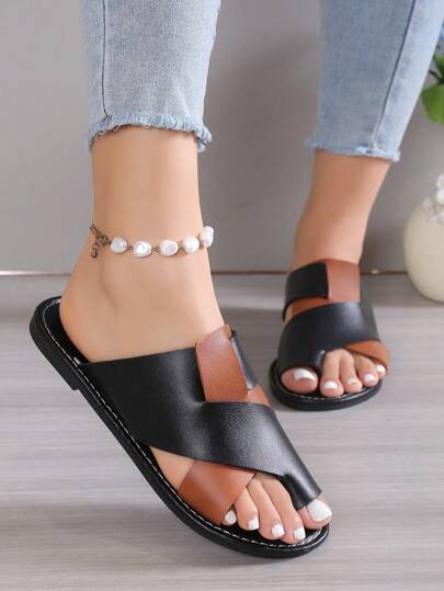 شبشب جلدي مزدوج اللون أسود وأبيض وأصفر مقلد لخريف 2023، صندل شبشب مسطح عصري متنفس، مفتوح المقدمة، قاعدة ناعمة ومضادة للانزلاق