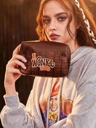 Willy Wonka and the Chocolate Factory X ROMWE حقيبة تخزين المكياج مربعة الشكل برسومات الحروف