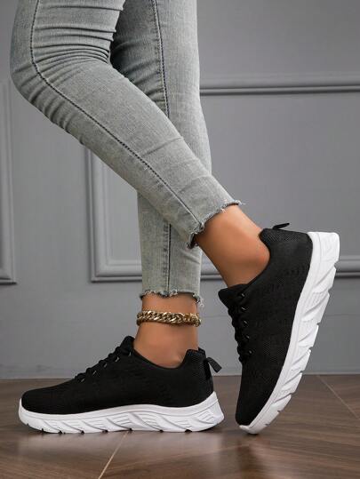 أحذية كاجوال خفيفة الوزن منسوجة مهواة منسوجة بنمط دانتيل للنساء موديل 2023 الجديد، أحذية رياضية قابلة للغسيل للركض والمشي والجري