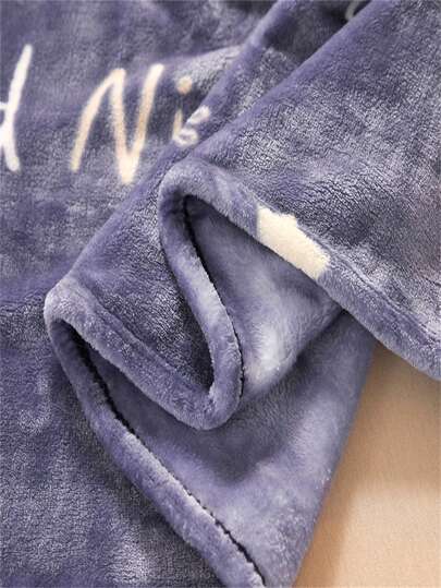 بطانية ناعمة ودافئة بطبعات كرتونية قطعة واحدة، مناسبة لديكور غرفة المعيشة والنوم، مريحة للأريكة والسرير والمكتب والسيارة والنزهات والحفلات، مناسبة لجميع المواسم