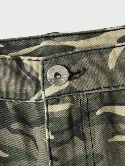 Manfinity Homme بنطلون جينز عسكري بطبعة الكاموفلاج مناسب للرجال