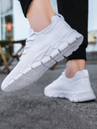 DaoLxi حذاء رياضي خفيف للرجال من الشبكة للجري والتدريبات الرياضية باللون الأبيض