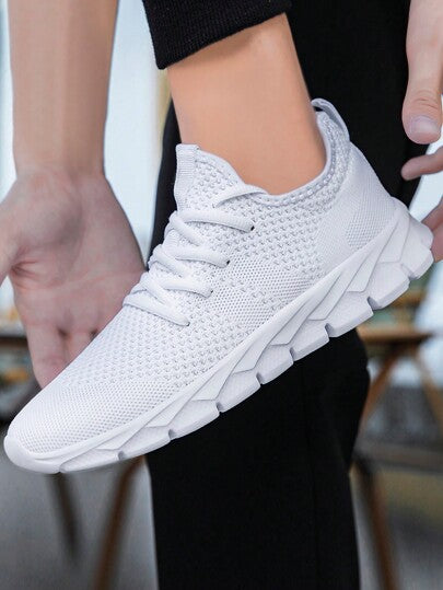 DaoLxi حذاء رياضي خفيف للرجال من الشبكة للجري والتدريبات الرياضية باللون الأبيض
