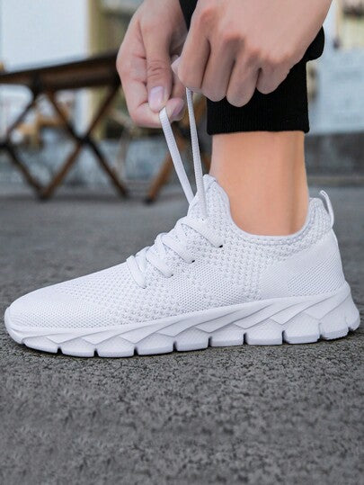 DaoLxi حذاء رياضي خفيف للرجال من الشبكة للجري والتدريبات الرياضية باللون الأبيض