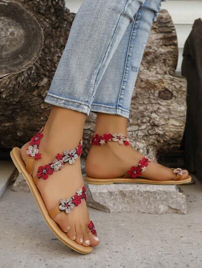 صنادل نسائية مسطحة أزياء مزينة بزهرة لأحجام كبيرة ،لون عشوائي