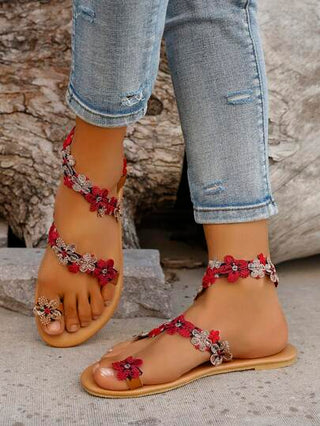 صنادل نسائية مسطحة أزياء مزينة بزهرة لأحجام كبيرة ،لون عشوائي