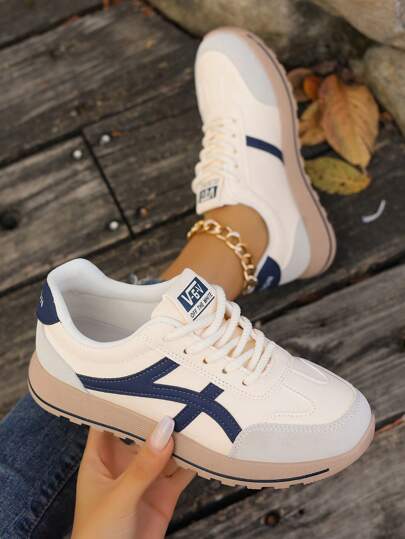 حذاء رياضي كاجوال للسيدات بنعل سميك ومنصة ذو نمط جذاب للموضة لعام 2025 من ألمانيا، أحذية رياضية بيضاء متعددة الاستخدامات للخريف