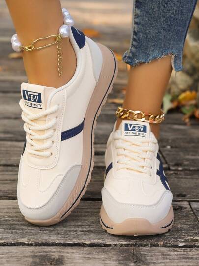 حذاء رياضي كاجوال للسيدات بنعل سميك ومنصة ذو نمط جذاب للموضة لعام 2025 من ألمانيا، أحذية رياضية بيضاء متعددة الاستخدامات للخريف