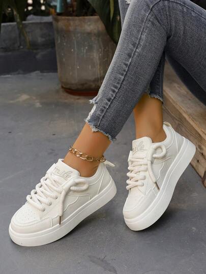 حذاء رياضي نسائي عصري بألوان بيج يسمح بمرور الهواء ورباط ومقدمة مستديرة للمناسبات الكاجوال والرياضية