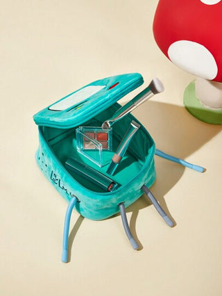 ADVENTURE TIME X SHEIN حقيبة مستحضرات التجميل متناسقة الأشكال بطبعة كرتونية باللون الأزرق من البحيرة، هدايا