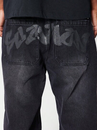 SUMWON بنطال جينز فضفاض مع طباعة جرافيك أمامية وخلفية