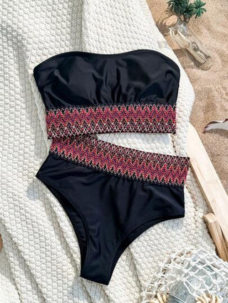 SHEIN Swim مجموعة بيكيني مفرغة من الأكمام مزينة بتفاصيل نسيج المنسوجات للشاطئ الصيفية