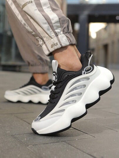 أحذية رياضية كاجوال جديدة للرجال لجميع المواسم، حذاء رياضي كاجوال رجالي للخارج، تصميم شبكي تنفس خفيف الوزن مع كعب سميك أنيق باللون البيج/الأسود