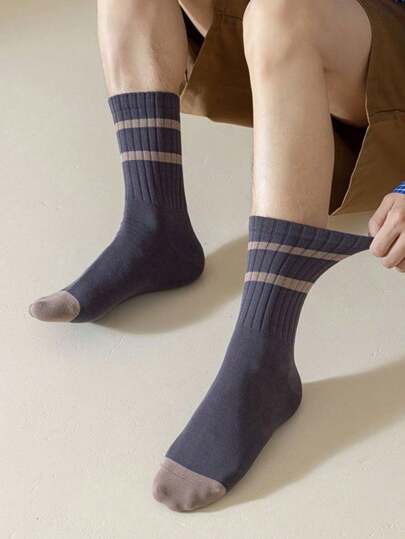 خمسة أزواج من جوارب متوسطة الساق الرجالية بخطين بسيطين على طراز الرجعية