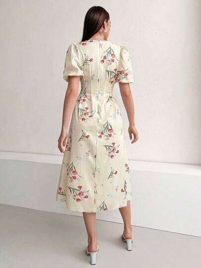 Mulvari فستان ماكسي مطبوع بطباعة زهرية بأكمام قصيرة منتفخة، ملابس النساء