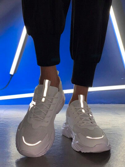 أحذية رياضية رجالية خفيفة الوزن مريحة للتنزه، مع طباعة حروف وخياطة، أحذية رياضية رجالية عصرية للتنزه اليومي