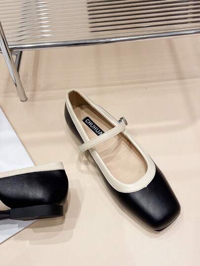 حذاء جين للنساء من النمط الفرنسي بمقدمة مربعة وحزام كاحل مسطّح، مريح وناعم، متوفر بمقاسات كبيرة 41-43