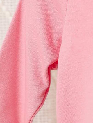 SHEIN طقم حياكة لطفلة يتضمن معطفا وقميصا داخليا بأكمام طويلة وبنطلون بأقدام متعددة الألوان للارتداء في المنزل، وردي/أبيض/جامد