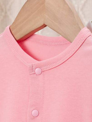 SHEIN طقم حياكة لطفلة يتضمن معطفا وقميصا داخليا بأكمام طويلة وبنطلون بأقدام متعددة الألوان للارتداء في المنزل، وردي/أبيض/جامد