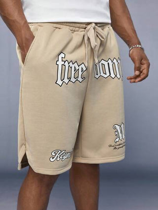 Manfinity RebelGame شورت رجالي باسم مطبوع و خصر يشد برباط لارتداء عارض