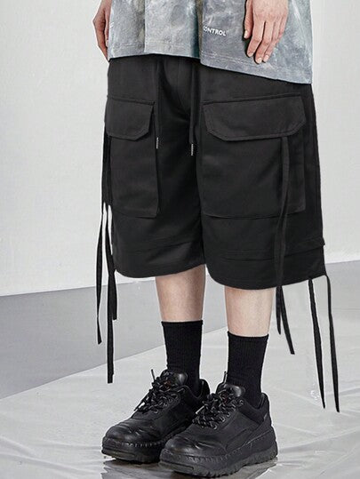 Manfinity EMRG شورت رجالي واسع مع جيوب راجعة وخصر برباط اسود حَريري