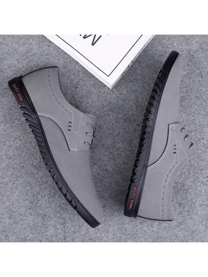 حذاء رجالي 2024 تصميم ربيع جديد بنمط كوري من الجلد الناعم الذي يسمح بالتهوية مع نعل مريح وإغلاق برباط يصلح للارتداء في العمل والاستخدام العادي