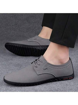 حذاء رجالي 2024 تصميم ربيع جديد بنمط كوري من الجلد الناعم الذي يسمح بالتهوية مع نعل مريح وإغلاق برباط يصلح للارتداء في العمل والاستخدام العادي