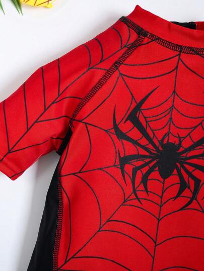 SHEIN بدلة سباحة ذات قطعة واحدة مطبوع عليها شخصيات الأبطال الخارقين سبايدر مان وسوبرمان والتصميم بقطع ملونة،مناسبة للسباحة في الربيع/الصيف