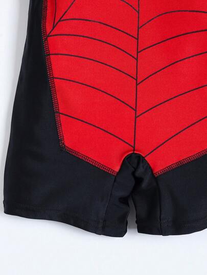 SHEIN بدلة سباحة ذات قطعة واحدة مطبوع عليها شخصيات الأبطال الخارقين سبايدر مان وسوبرمان والتصميم بقطع ملونة،مناسبة للسباحة في الربيع/الصيف