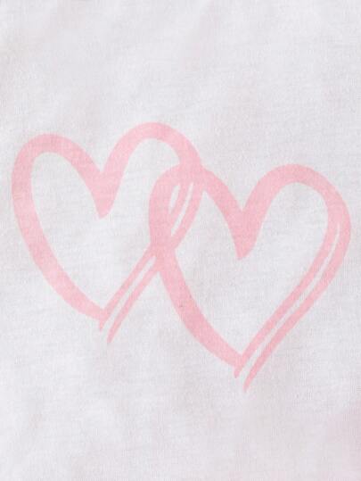 طقم تي شيرت وشورت بأكمام قصيرة وطبعة قلب للفتيات الصغيرات