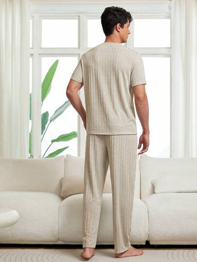 مجموعة ملابس بيت لرجال مكونة من قميص بأكمام قصيرة مزين بلوحة وسروال طويل بسيط