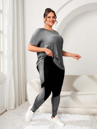 SHEIN Sport Studio طقم ملابس رياضية للمرأة كبيرة الحجم يشمل تي شيرت برقبة دائرية وأكمام راغلان وليجنز متناسقة الألوان