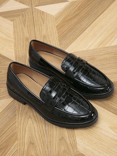 حذاء نسائي مسطح بأخمص دائرية ونعل سميك للارتداء العادي