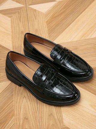 حذاء نسائي مسطح بأخمص دائرية ونعل سميك للارتداء العادي